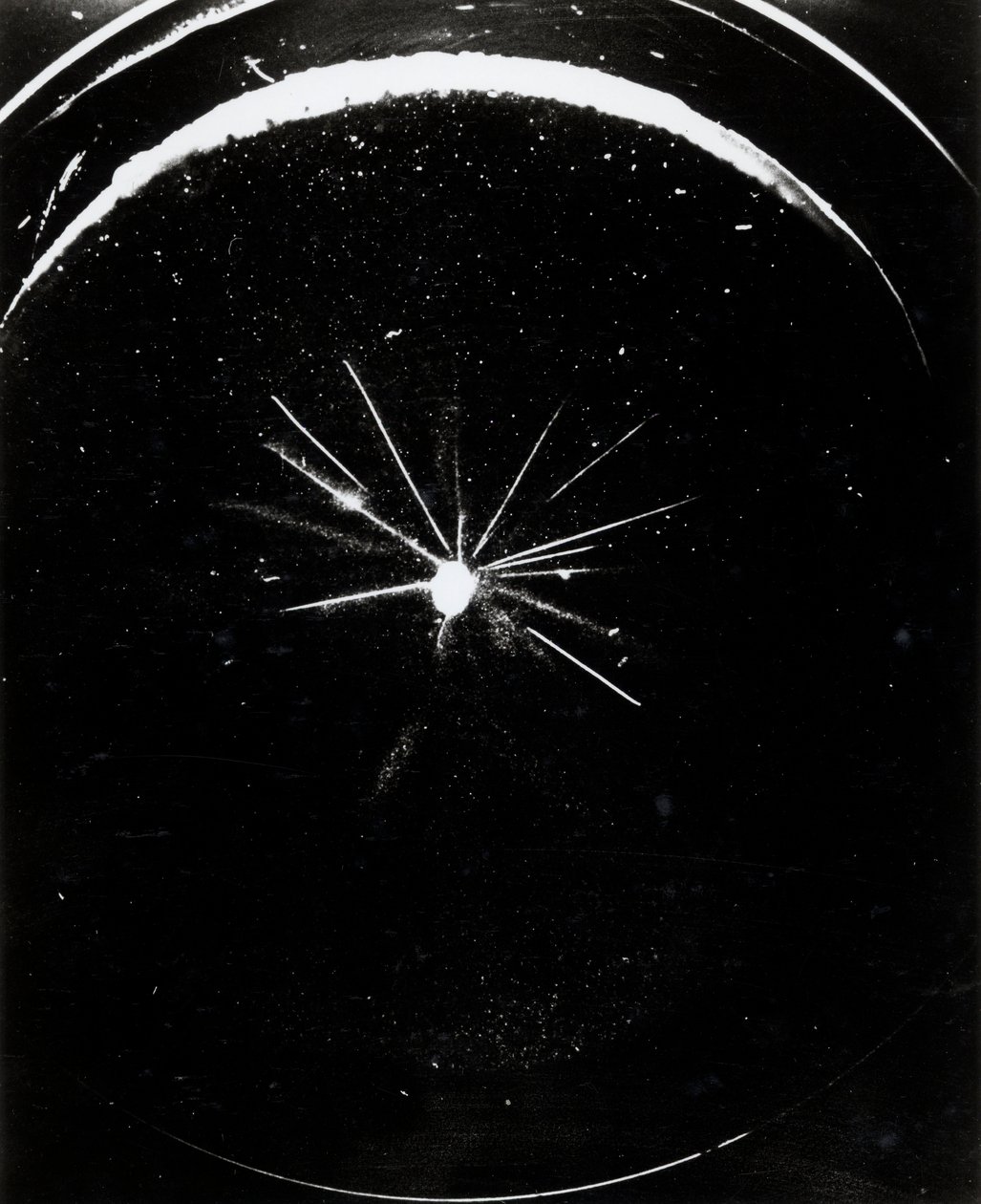 Particle Imaging, Cloud Chamber Tracks of alpha particles by Unbekannt