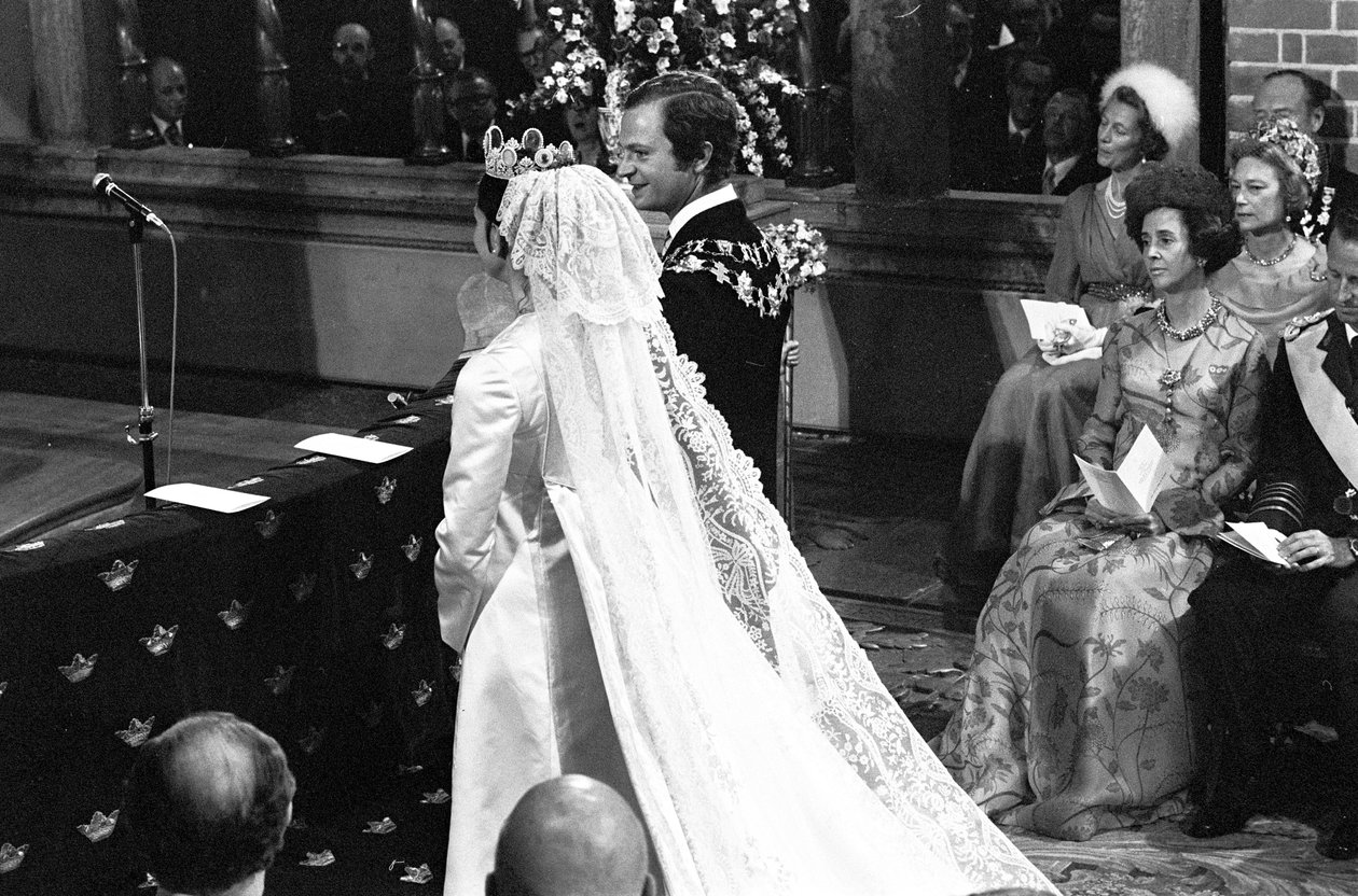 Queen Silvia and King Carl XVI Gustaf during the wedding ceremony in Storkyrkan in Stockholm by Unbekannter Künstler