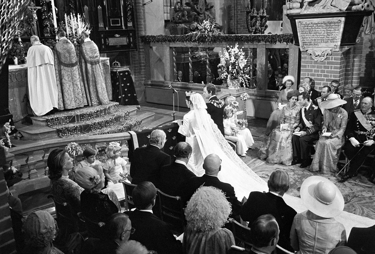Queen Silvia and King Carl XVI Gustaf during the wedding ceremony in Storkyrkan in Stockholm by Unbekannter Künstler