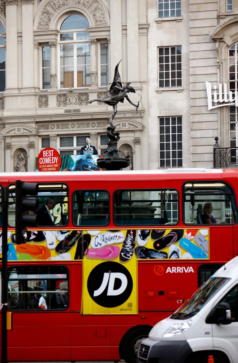 Red London Bus, Piccadilly by Unbekannt