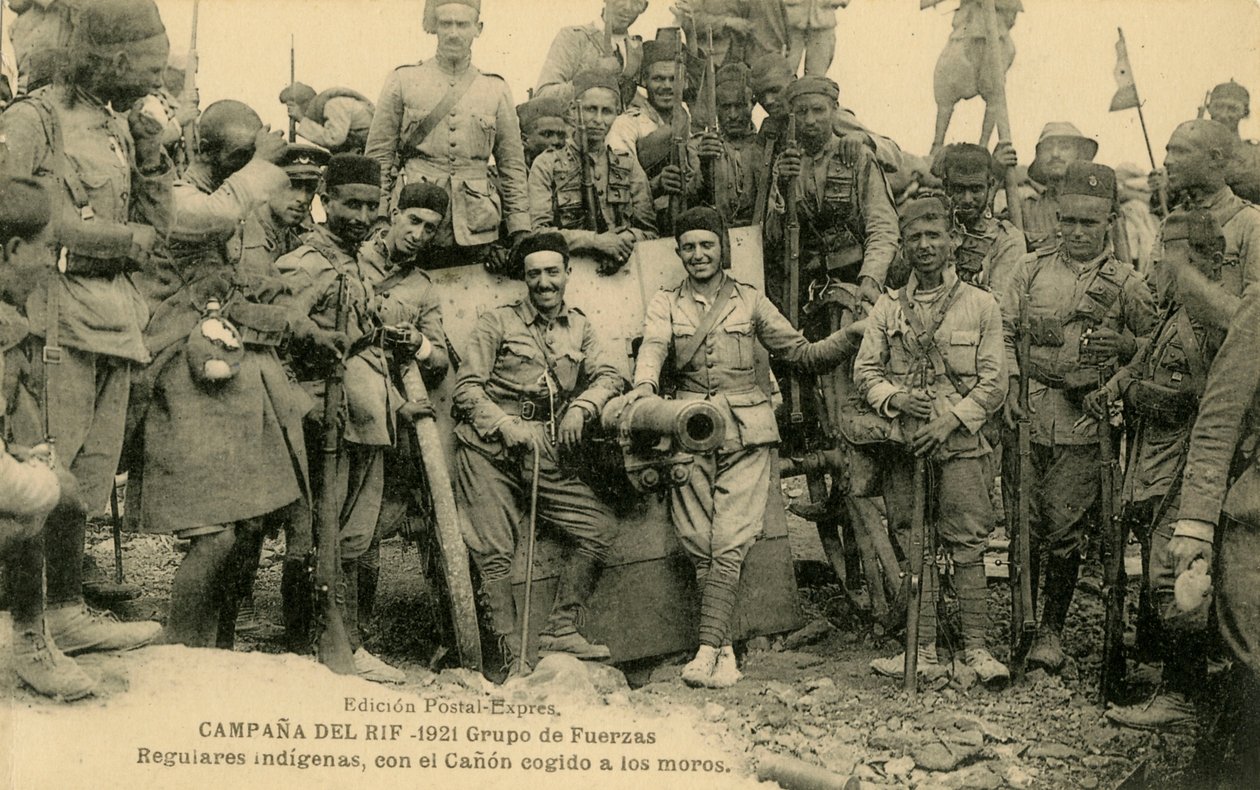 Spanish Regulares around a captured Berber canon by Unbekannter Künstler
