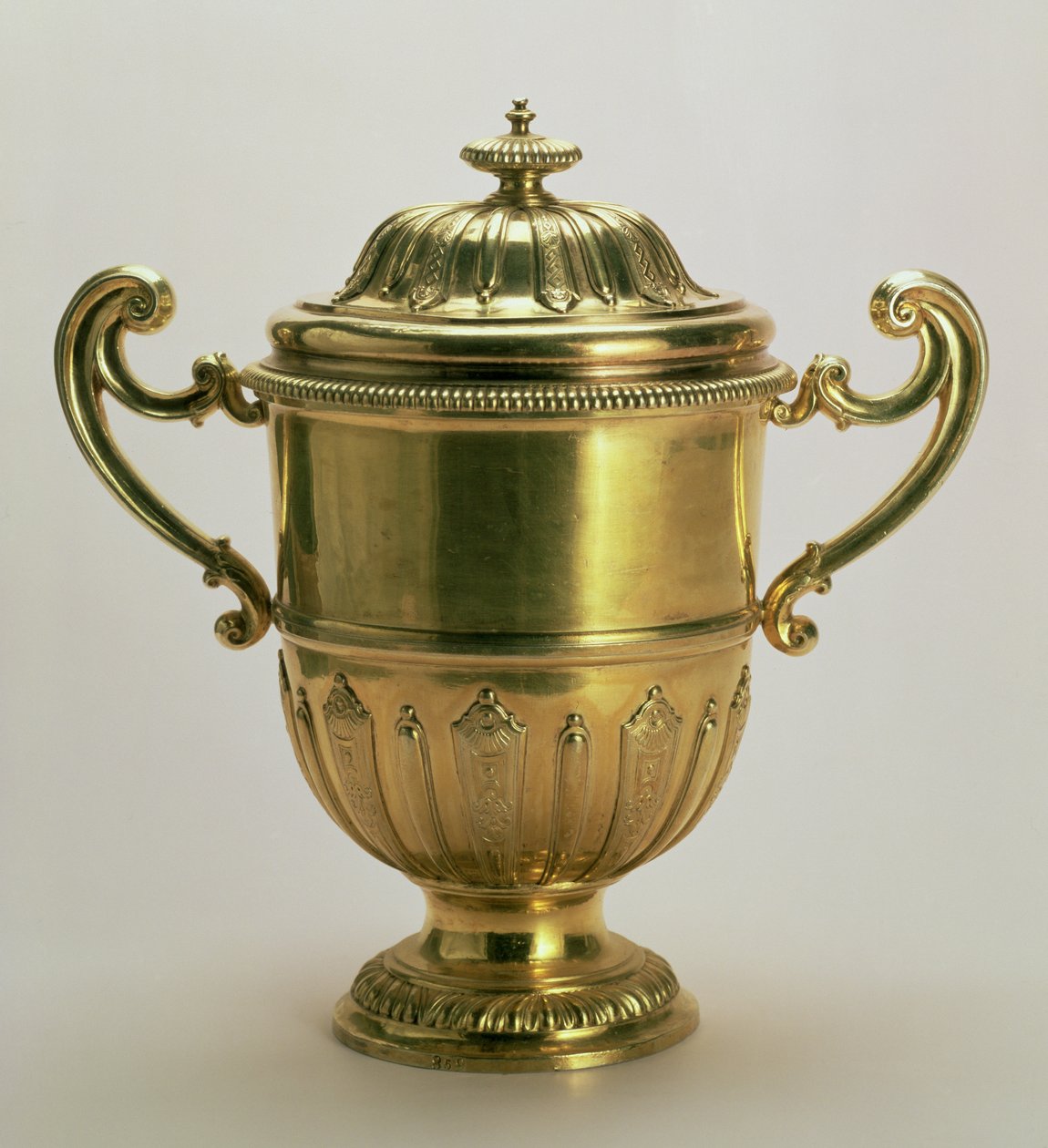 Two-handled cup and cover, by Jacob Margas, London by Unbekannt