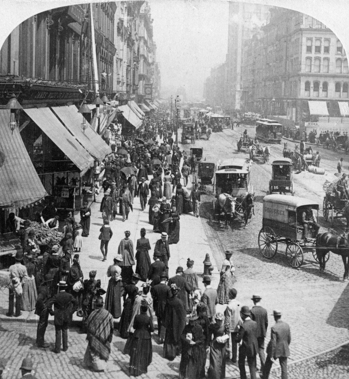 A street scene in Chicago, Illinois, USA by Underwood and Underwood