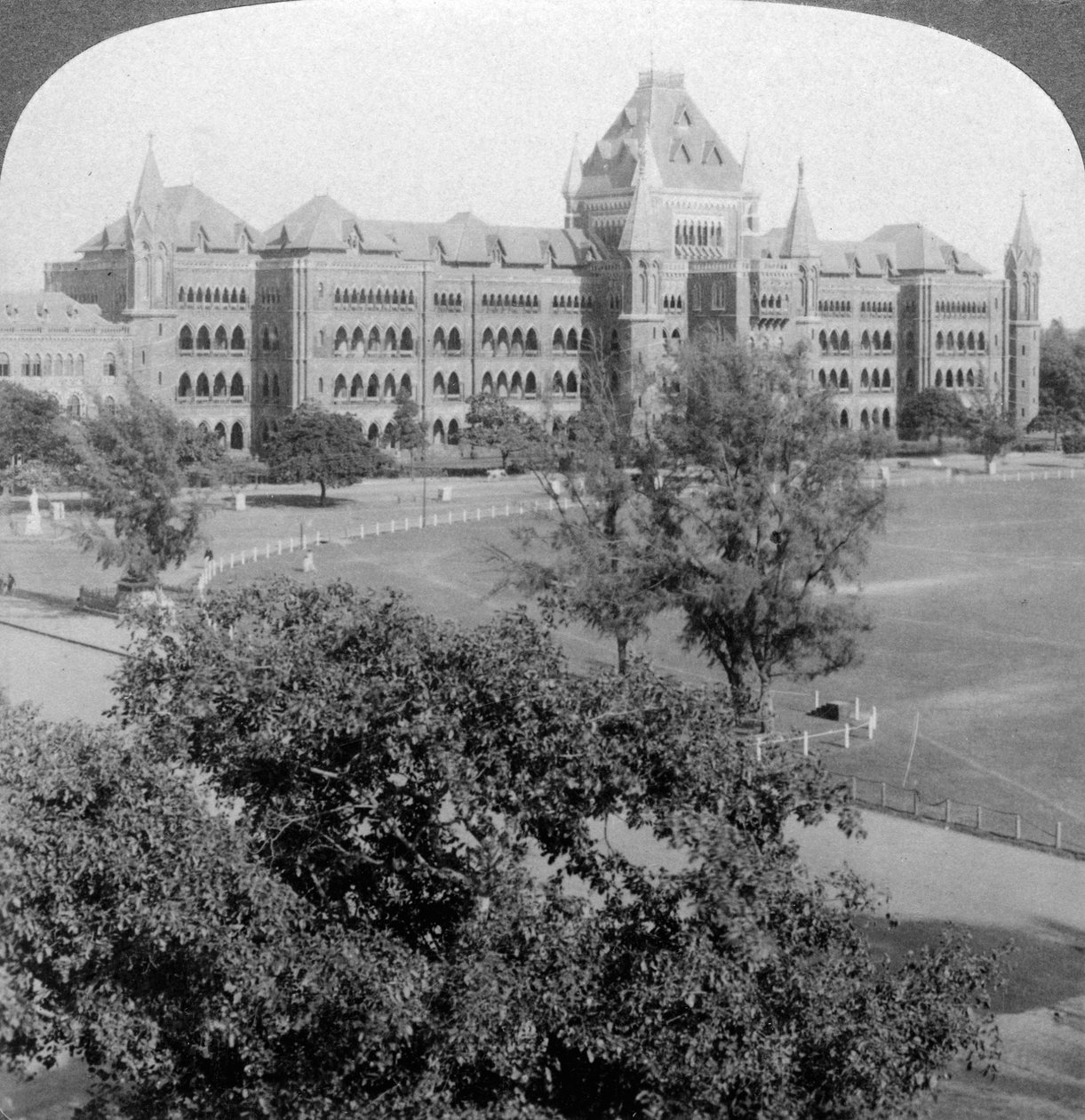 High Court and north end of Rotten Row, Bombay, India by Underwood and Underwood