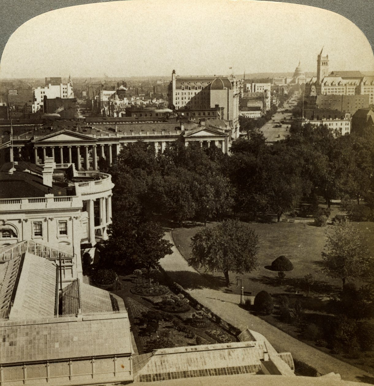 The White House and the Treasury Building, Washington DC, USA by Underwood and Underwood
