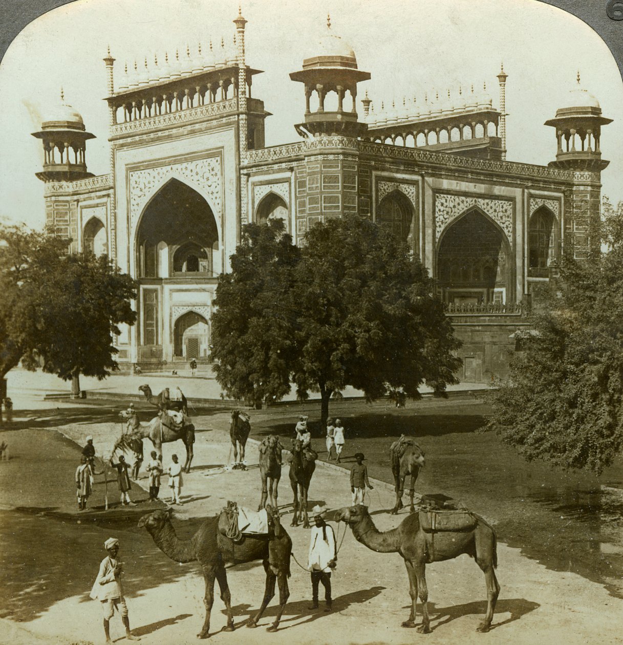 Tomb of Akbar, Sikandarah, Uttar Pradesh, India, c1900s by Underwood and Underwood