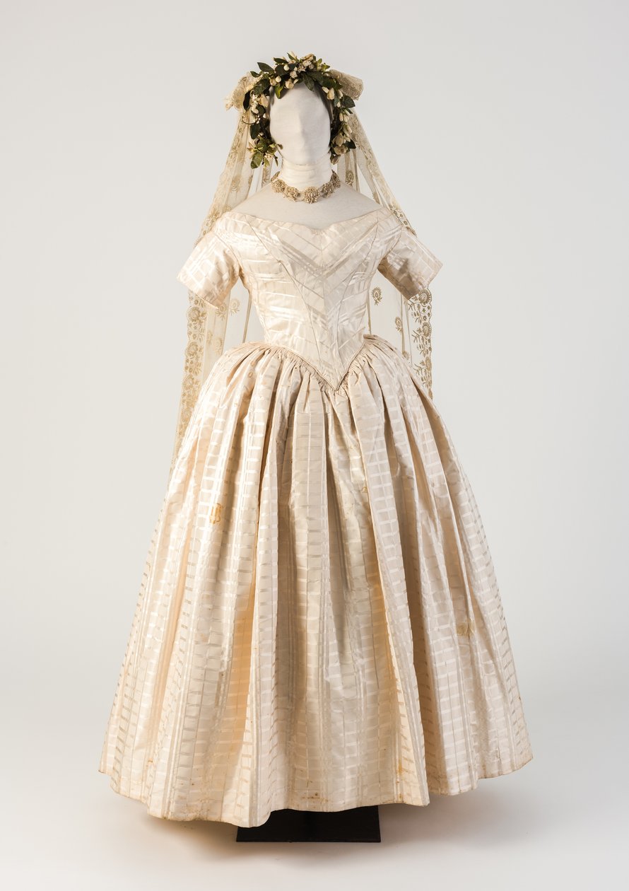White woven silk wedding dress, with embroidered net lace veil, 1840s by Unbekannt Unbekannt