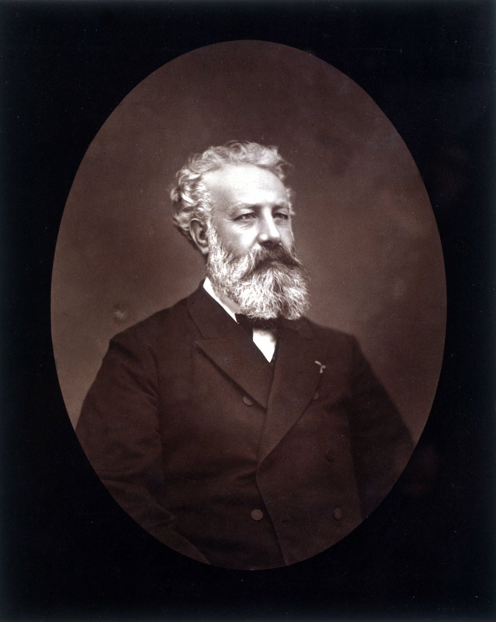 Portrait medallion of Jules Verne - in “Les Hommes d
