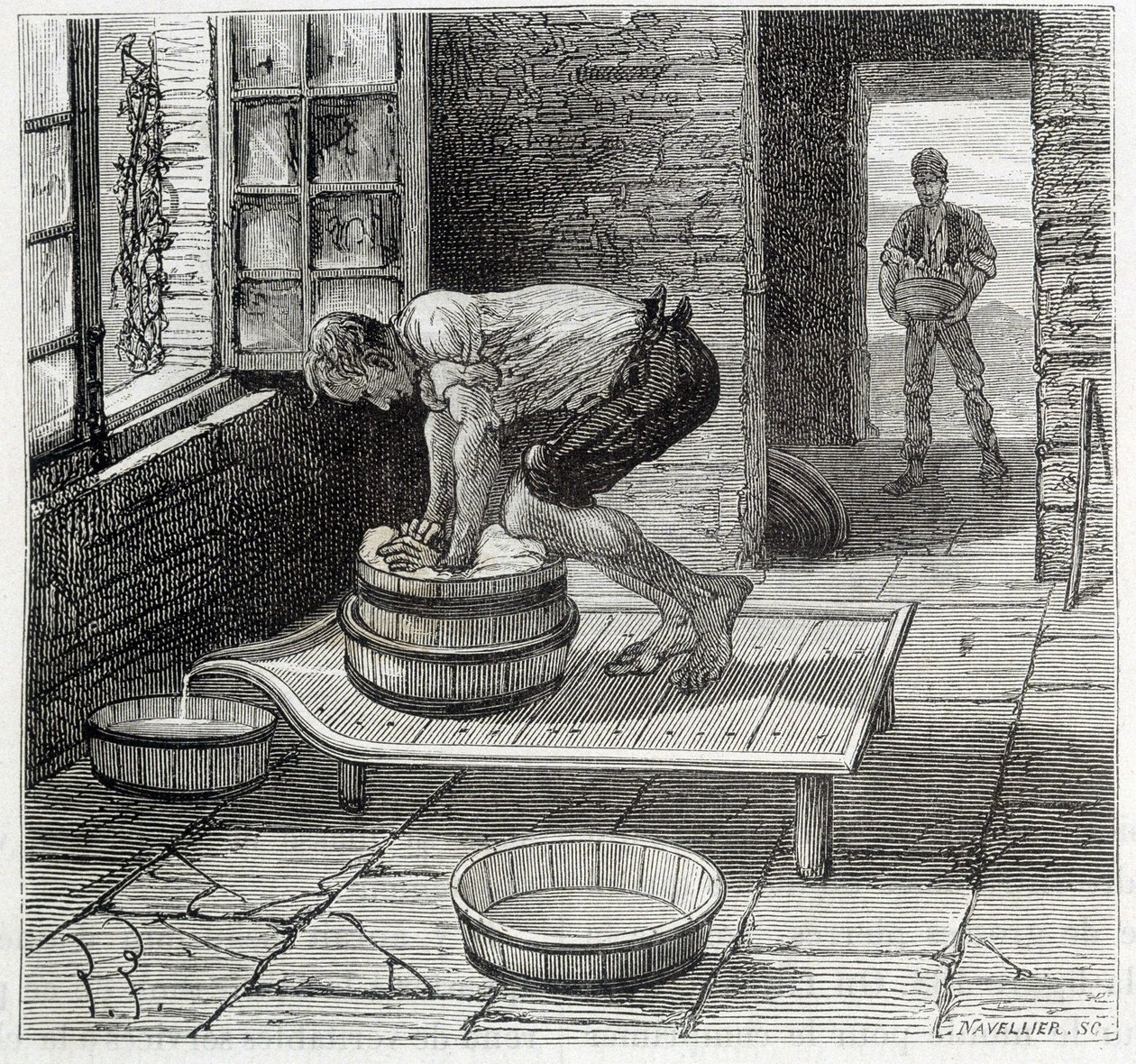 Work of the Tomme by a cheese maker from Auvergne - in 