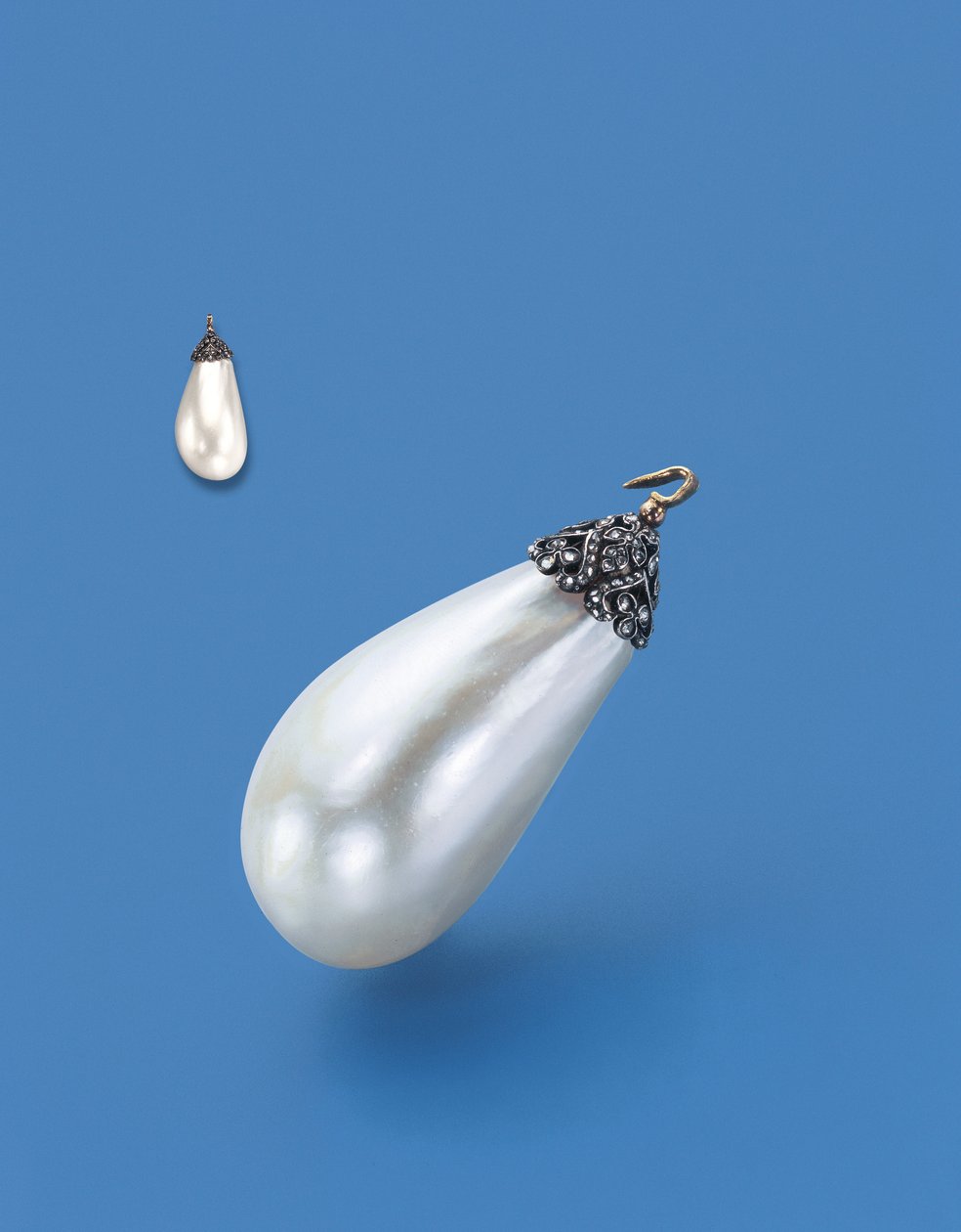 Antique pearl pendant by Unknown artist