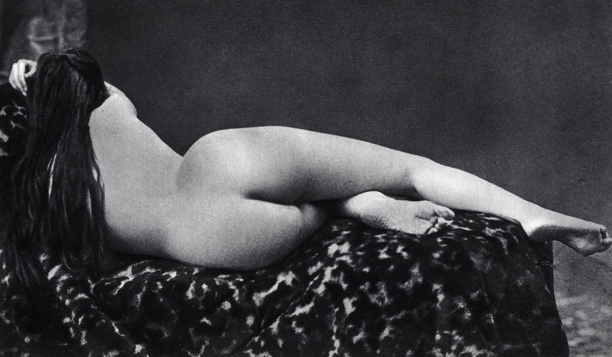 Naked woman lying back around 1860. Anonymous photography by Unknown photographer