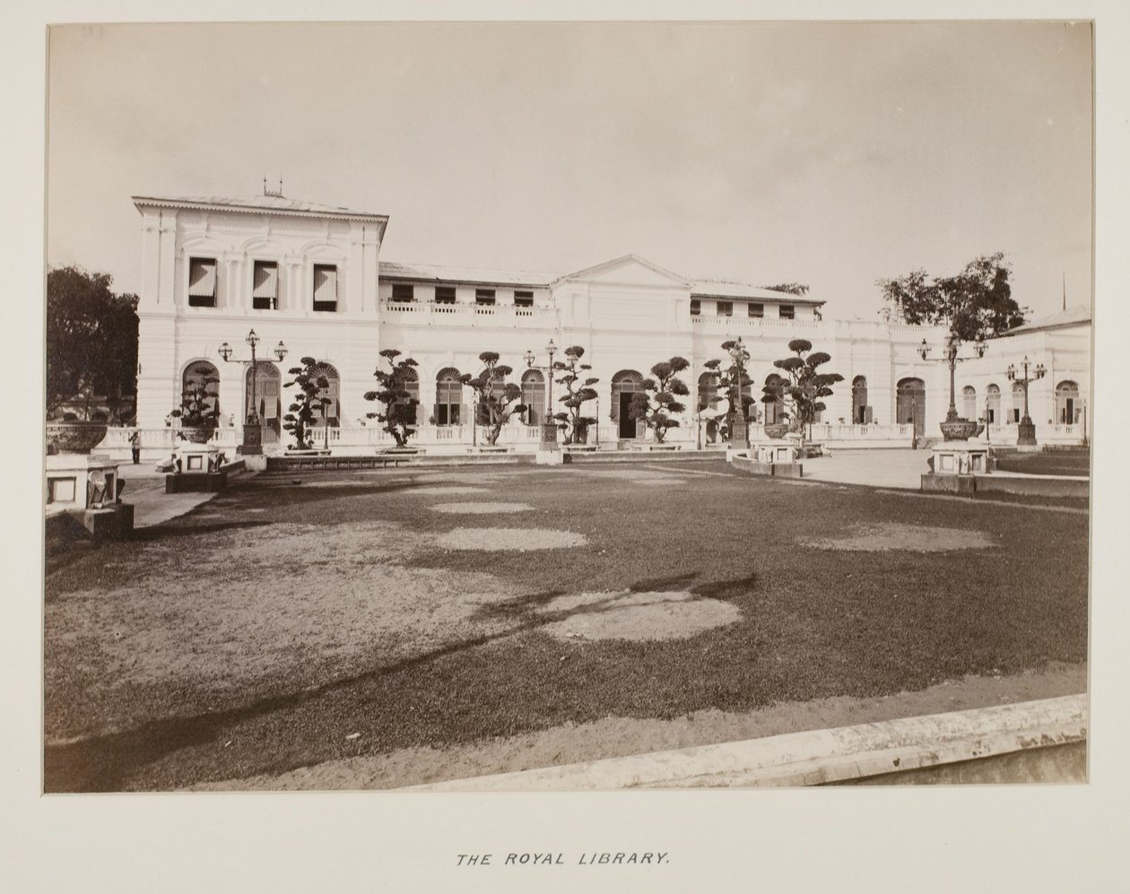 Photograph in Photograph Album by Unknown photographer