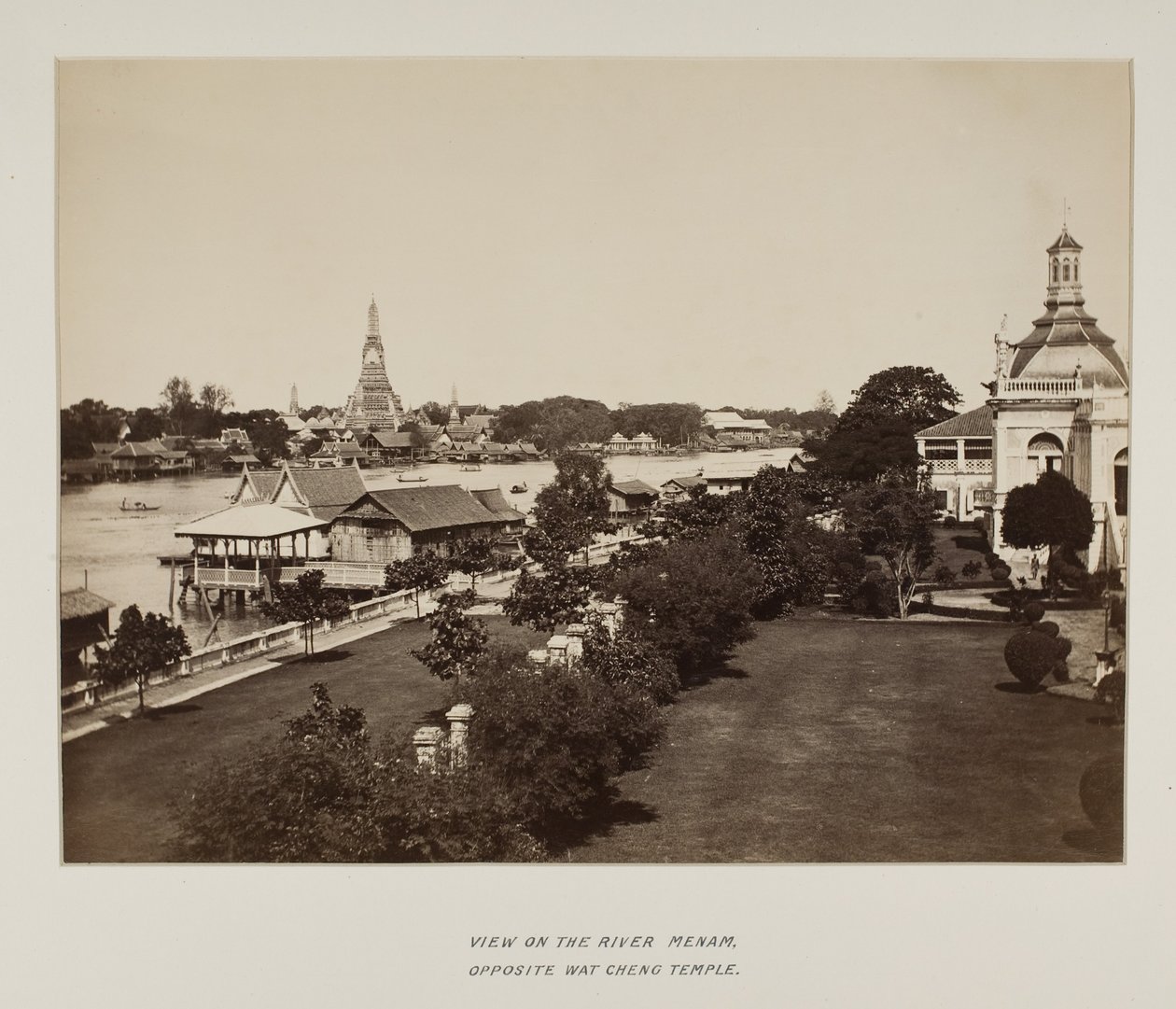 Photograph in photograph album by Unknown photographer