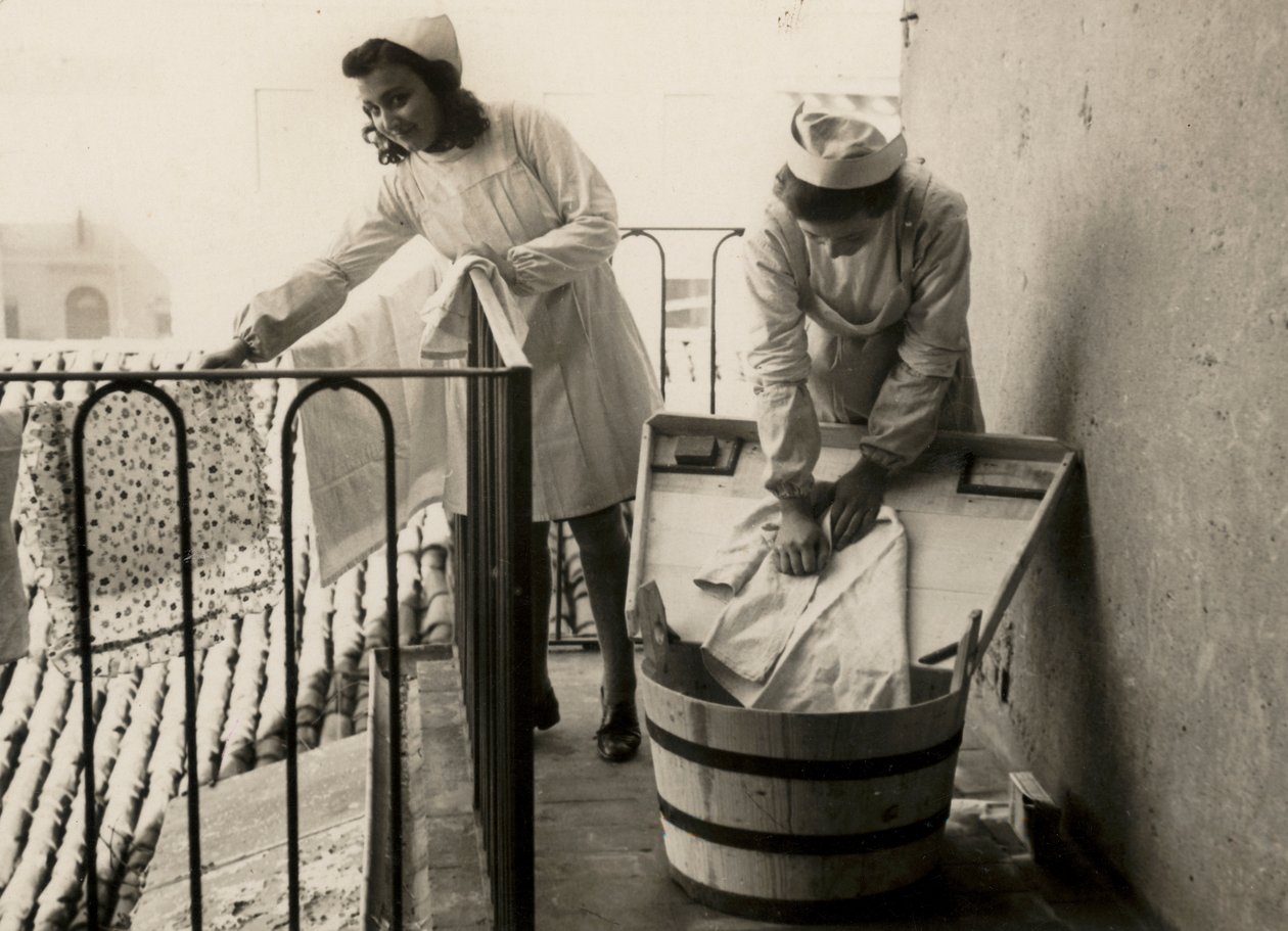 Some women busy in the practice of washing at the female school of professional training 