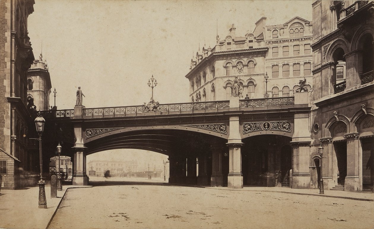 The Holborn Viaduct, London by Unknown photographer