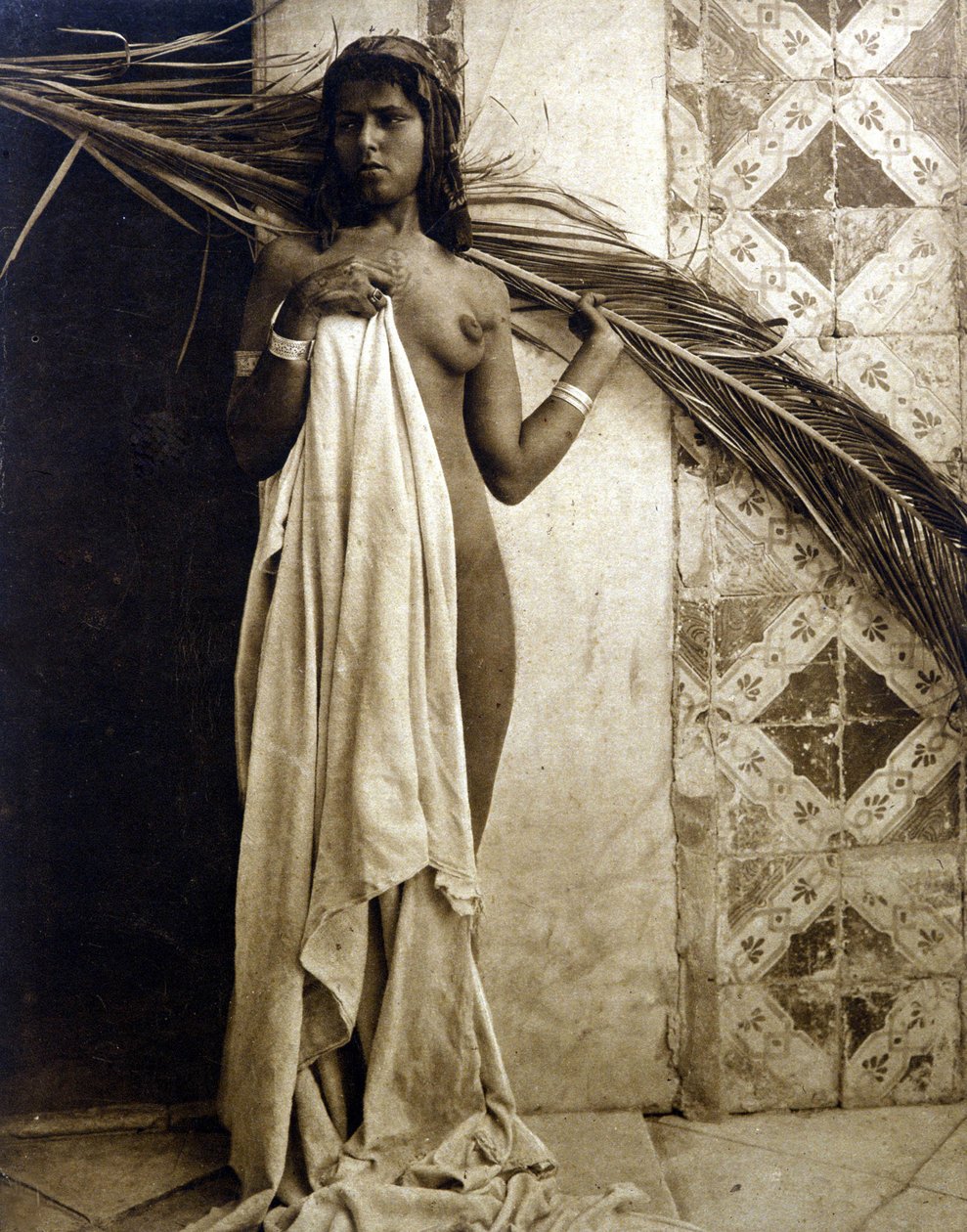 Young Berber woman posing naked. Photography around 1890 by Unknown photographer