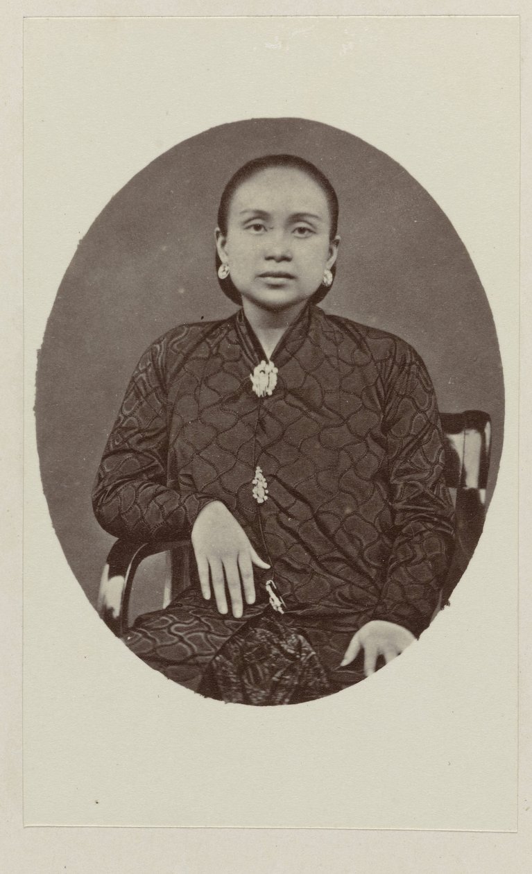 Wife of Ratoe of Pakoe Boewono IX, Susuhunan of Surakarta by Woodbury and Page