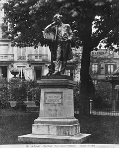 Monument to Hector Berlioz, Square Vintimille