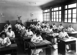 Villa Rosa Maltoni Mussolini: female students during a drawing lesson by Fratelli Alinari