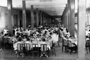 Villa Rosa Maltoni Mussolini: mealtime in the refectory by Fratelli Alinari