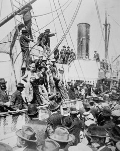 Hopeful prospectors leave Vancouver during the Klondike Gold Rush