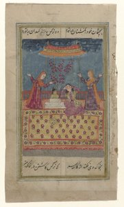 Drei Frauen auf einer Terrasse spielen Blindekuh