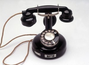 PTT 24 bakelite telephone set