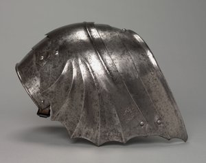 Gothic fan-shaped pauldron by Antonio Missaglia