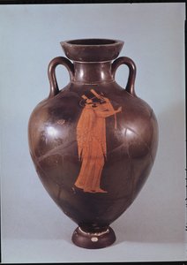 Attic red figure amphora depicting a musician playing a lyre by Berlin Painter