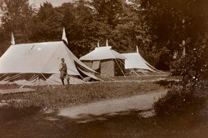 Album of the First World War in Friuli-Venezia Giulia: tents acceptance, surgery and dressing in front of Villa Brazzà, home to 17 of the Hospital of war in Soleschiano Manzano, photo taken from the church tower, May 1916