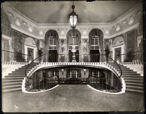 Double staircase at the Ritz-Carlton Hotel, 1913