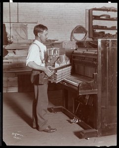 Man working in the Hardman, Peck und Co. piano factory, New York, 1907