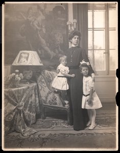 Mrs. Clarence Mackay with her children at Harbor Hill, Long Island
