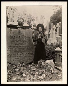 Portrait of Eva Booth at the grave of her father, General William Booth, c.1915