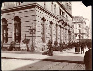 View of the Waldorf Astoria Hotel and the J. J. Astor Residence along 5th Avenue at 33rd and 34th Street, New York