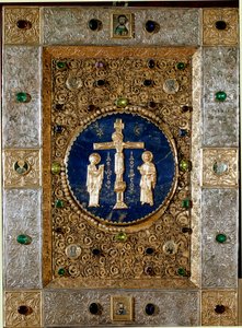 Byzantine art: cover of an evangelical decorated with gold leaves repels with filigree crucifix representing the Virgin and Saint John. 13th century. Venice tesoro de San Marco (treasor of Saint Mark)