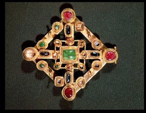 Brooch in the form of a Greek cross