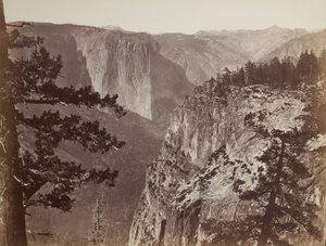 First View of the Yosemite Valley from the Mariposa Trail