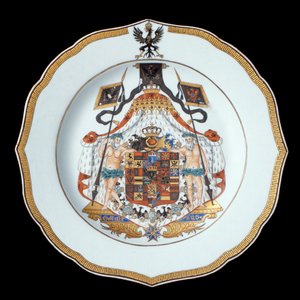An Armorial Dinner Plate, Qianlong Period (1736-95) c.1755
