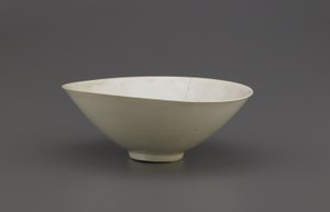 Bowl with notched rim