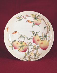 Famille rose plate decorated with a pattern of apricots, Qing Dynasty