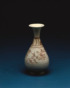 Red Underglaze Bottle by Yuhachan, Yuan Dynasty