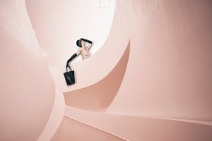 Chic Figure Architectural Curves by Christine von Diepenbroek