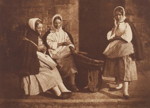 Mrs. Logan and Two Unknown Women, Newhaven, 1843-47, printed c. 1916 by Hill and Adamson