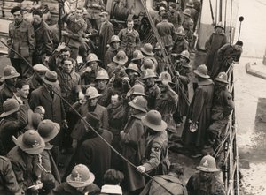 Album "MVSN- Blackshirts": Workers fascists, framed in Centuries, leaving for the AOI (Italian East Africa) to Genoa by E. Binelli