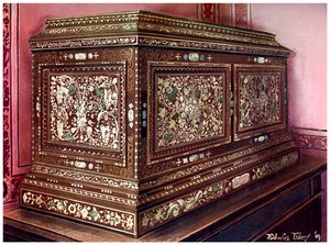 Inlaid jewel casket of walnut wood with panelled front, sides and top, 1910 by Edwin Foley