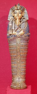 Front view of one of the canopic coffins, from the Tomb of Tutankhamun (c.1370-1352 BC) New Kingdom (beaten gold inlaid with coloured glass & cornelian)