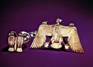 Necklace with vulture pendant, from the tomb of Tutankhamun, New Kingdom