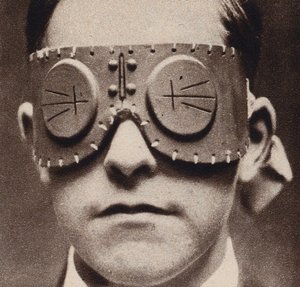 Goggles to protect the wearer from shell splinters, World War I