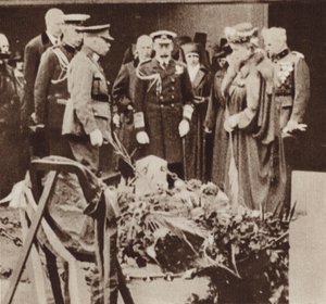 King George V paying tribute at Nurse Edith Cavell